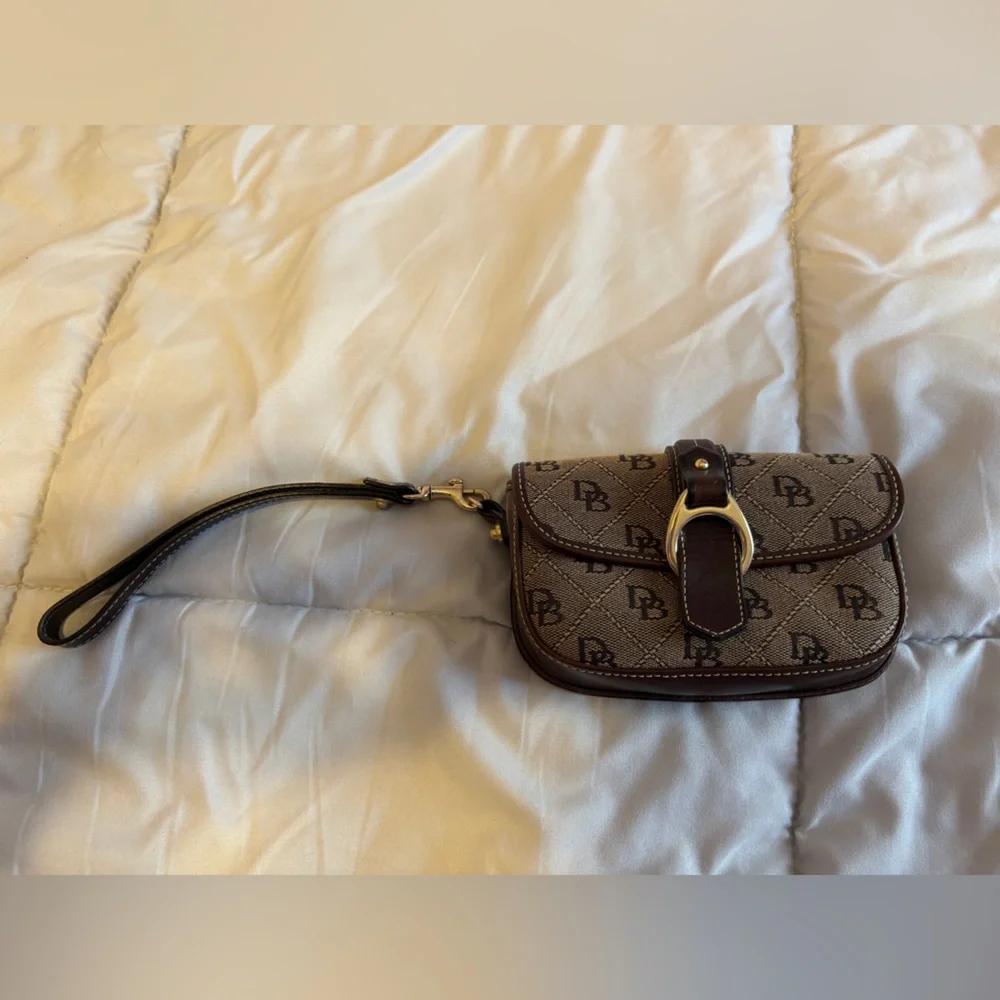 Dooney & Bourke vintage brown leather wristlet - Picture 3 of 9